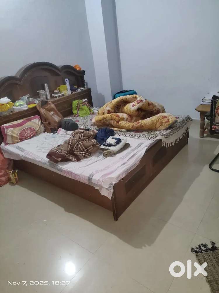 URGENT- Need a roommate