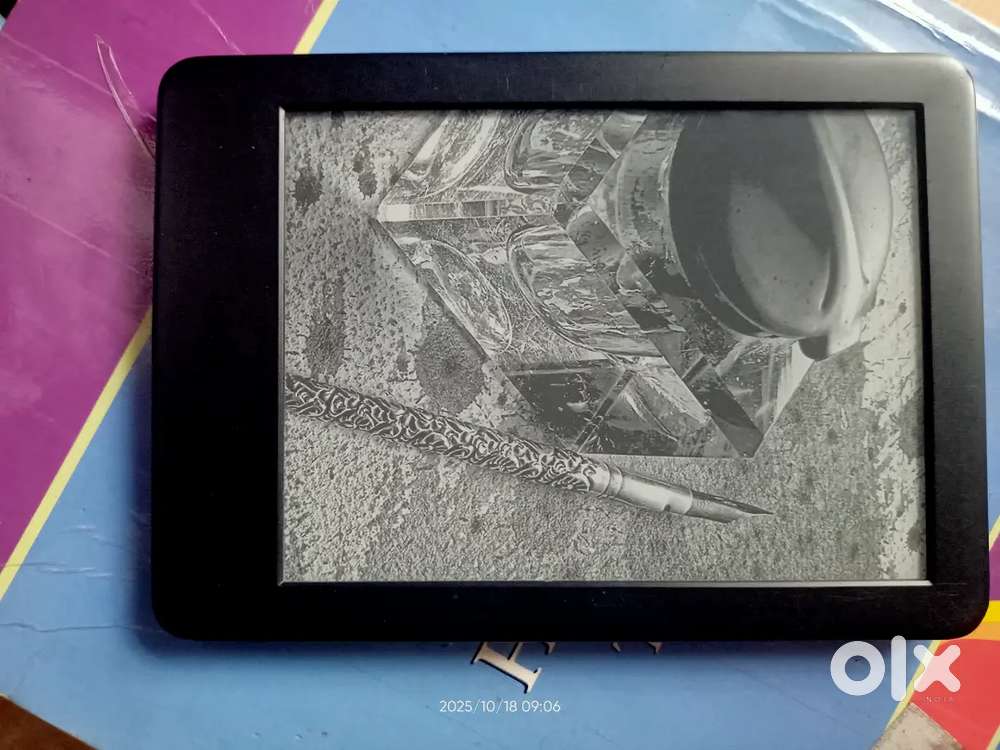 Kindle ereader 8gb storage(thousands of book can be stored)