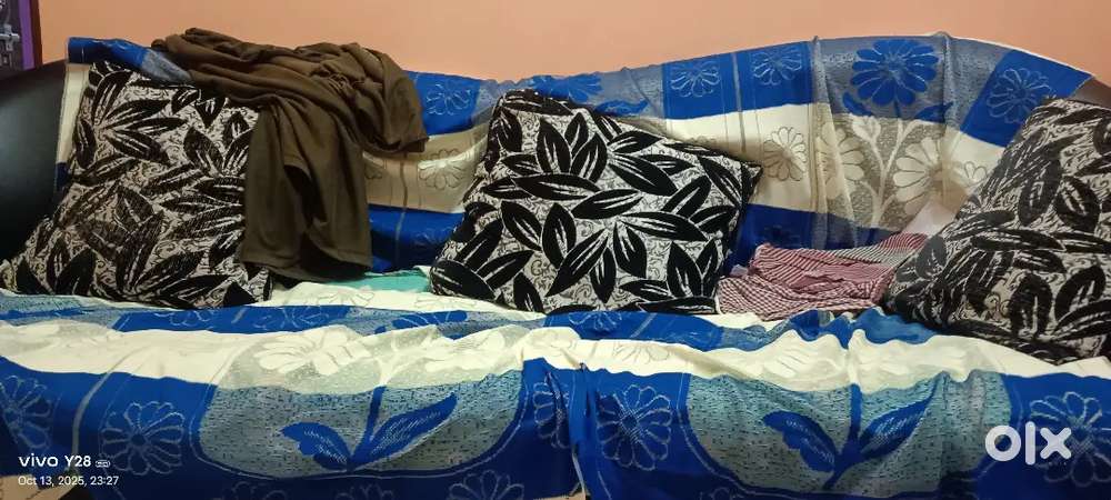 सोफा 3 सीटर