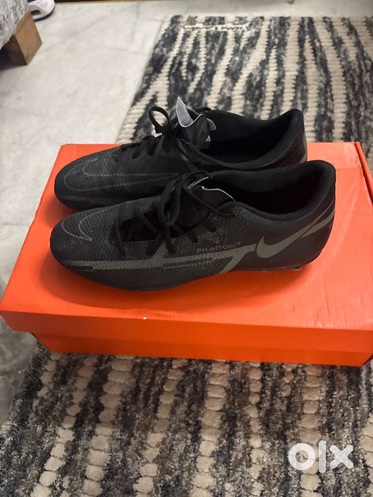 Nike studs phantom