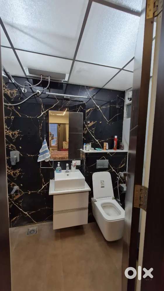 Female flatmate required for single room