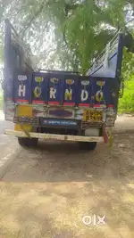 6 wheels truck