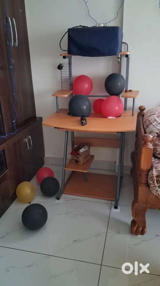 Computer table for sale