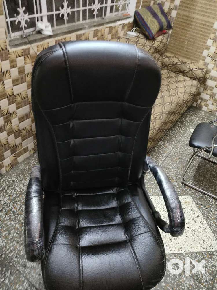 Sell my High Back revolving chair