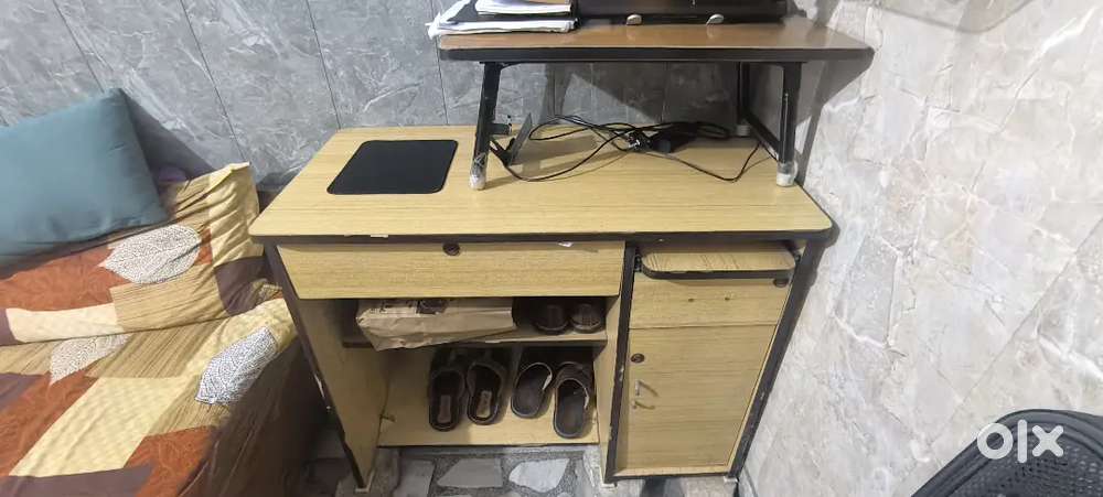5 seater sofa set and computer table