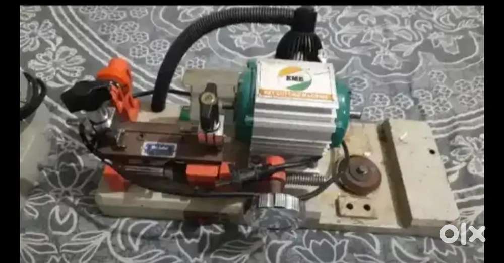 Key cutting machine and key clone tools
