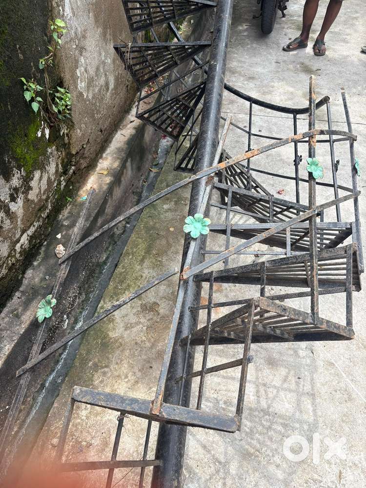 Single flore Iron steps zinc pipes