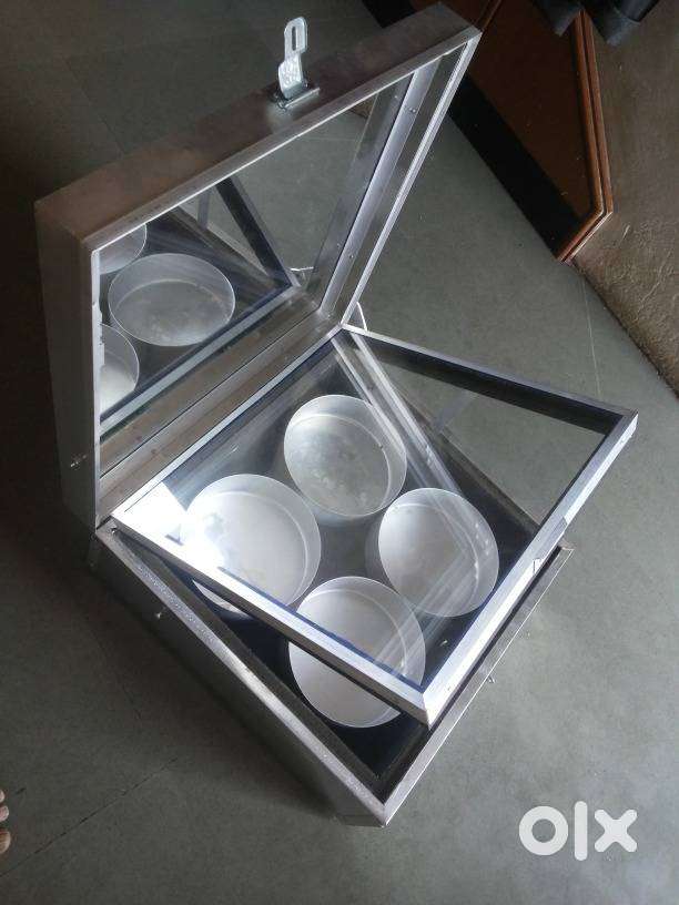 Aluminium Solar Cooker Box Type with 4 JAR 7.2 Ltr