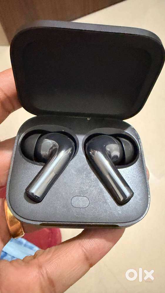 OnePlus Buds 3 TWS - 1 month warranty left.