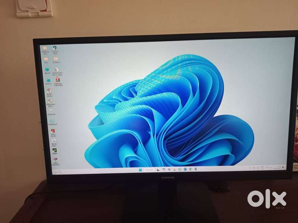 Gaming PC With Peripherals