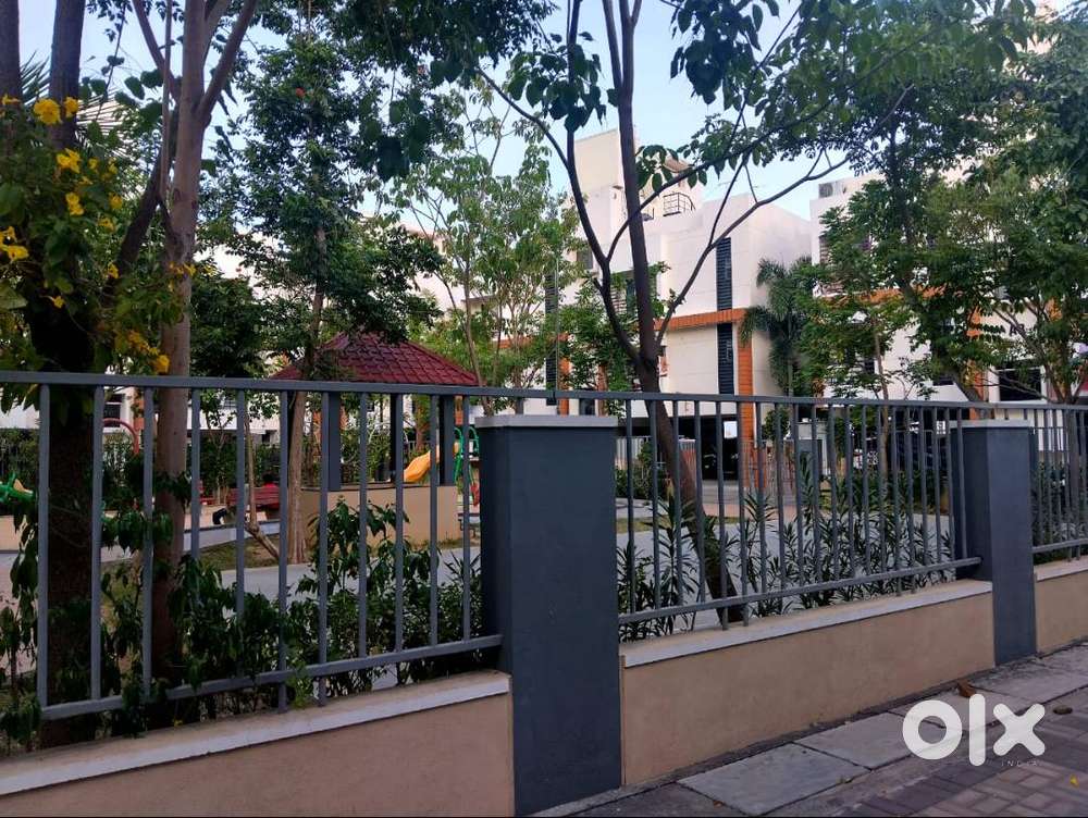 3 BHK flat for sale in Malles Akansha Perumbakkam. 500M from Metero