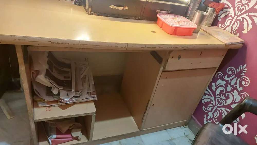 Computer table