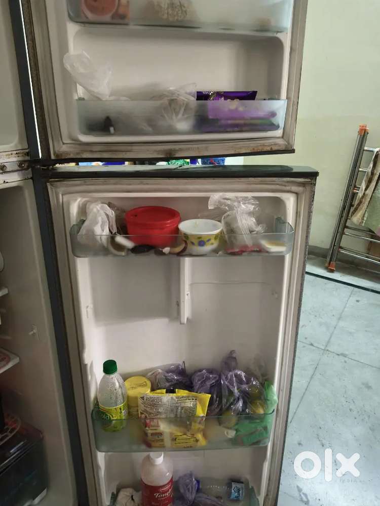 Double door Samsung refrigerator 285L