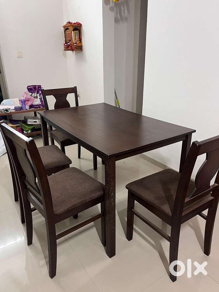 New Condition rarely used Dining Table for Sale