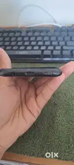 I phone and Samsung m21