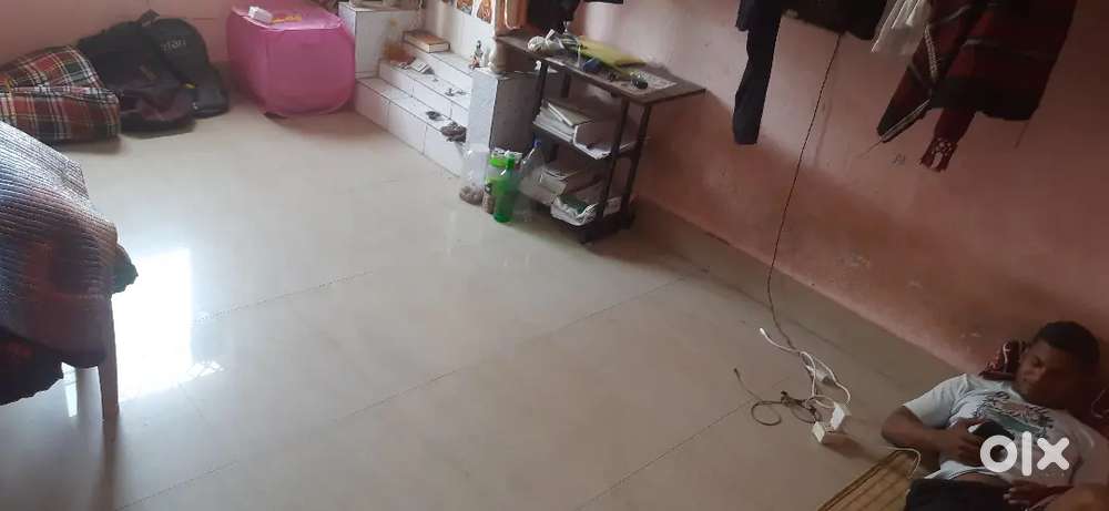 Need a boy roommate urgent