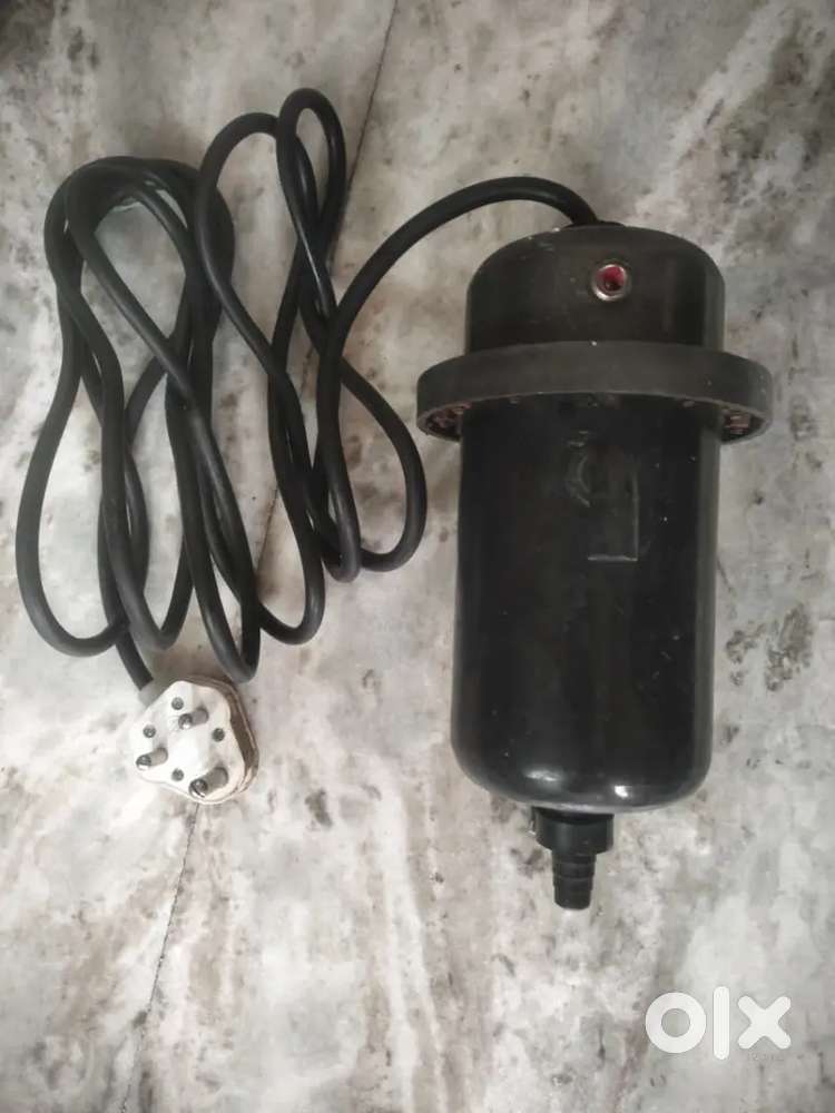 Instant hot water geyser