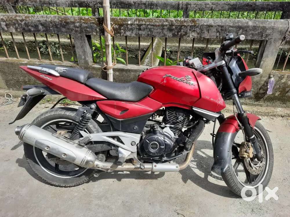 Pulsar 220 Good condition old black engine