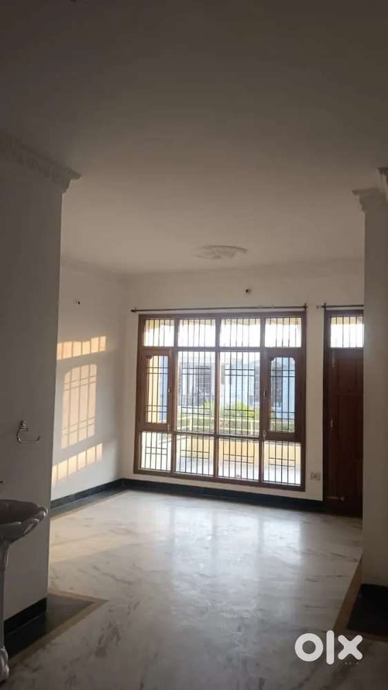 TWO BHK SEMI FURNISHED 2nd FLOOR SET HOUSE ON SEC 7 PKL
