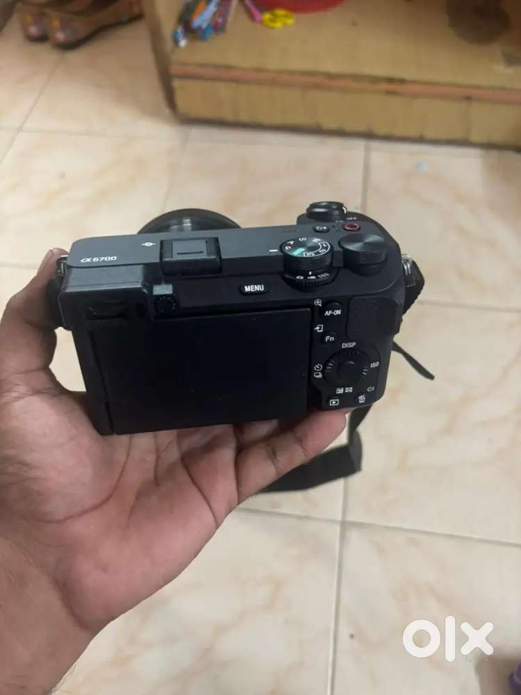 Sony Alpha 6700L + Mike 33m Lens ( Under Warranty)