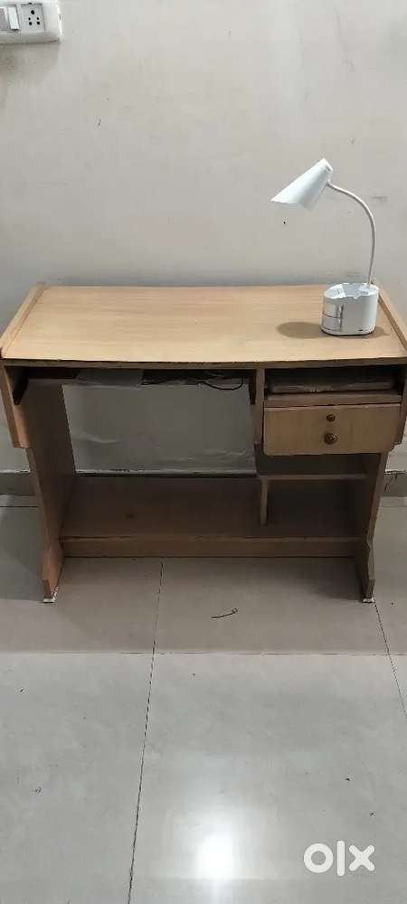 Computer table