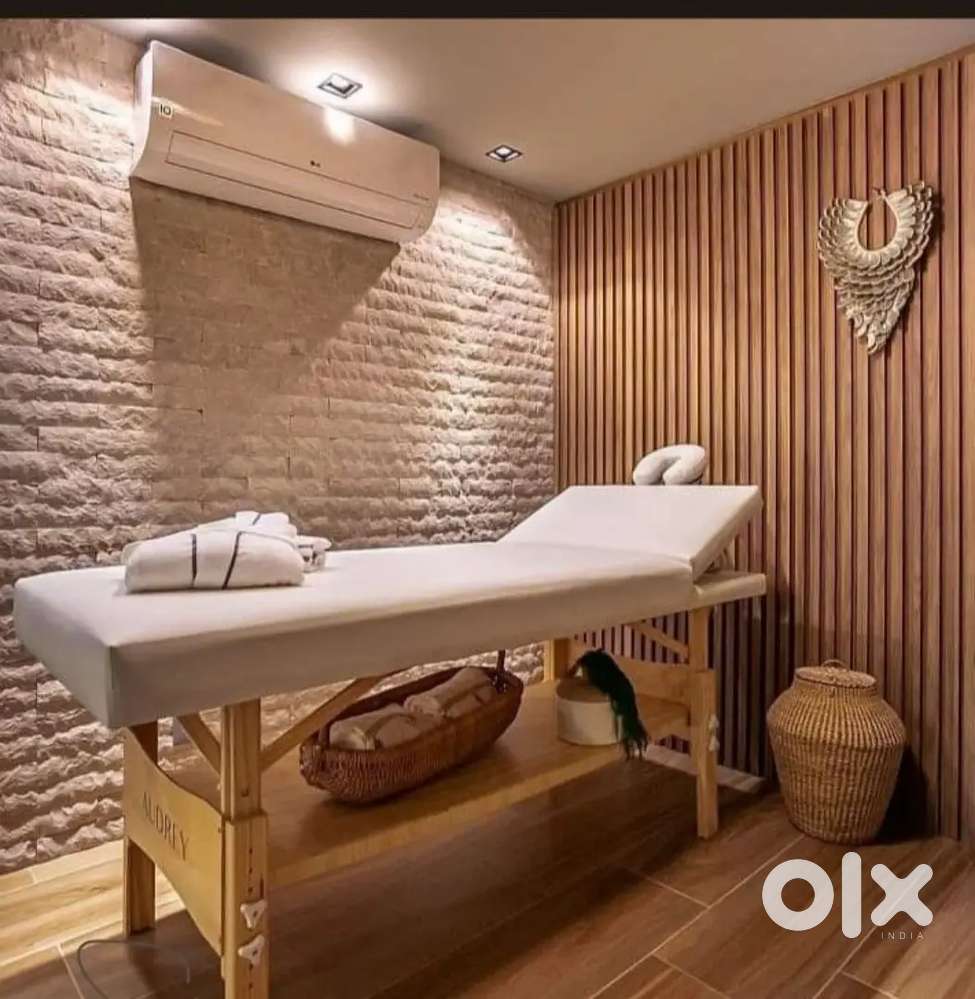 Need a female  therapist for spa