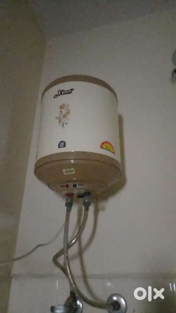 Brand new immaculate condition 15 litre geyser
