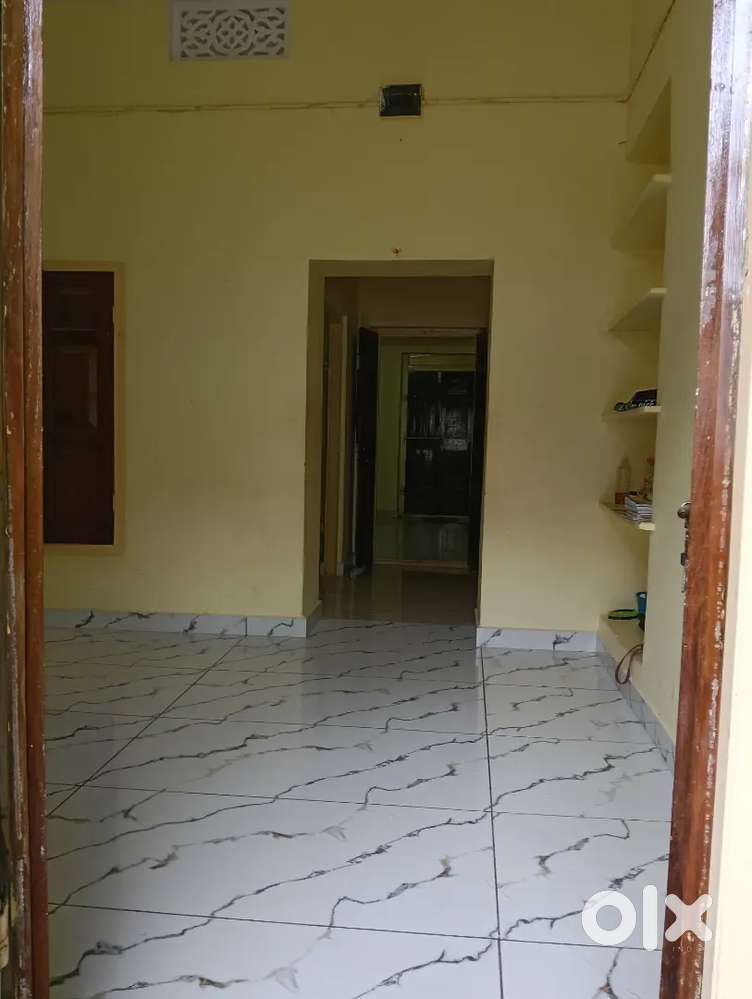 Room share only girls