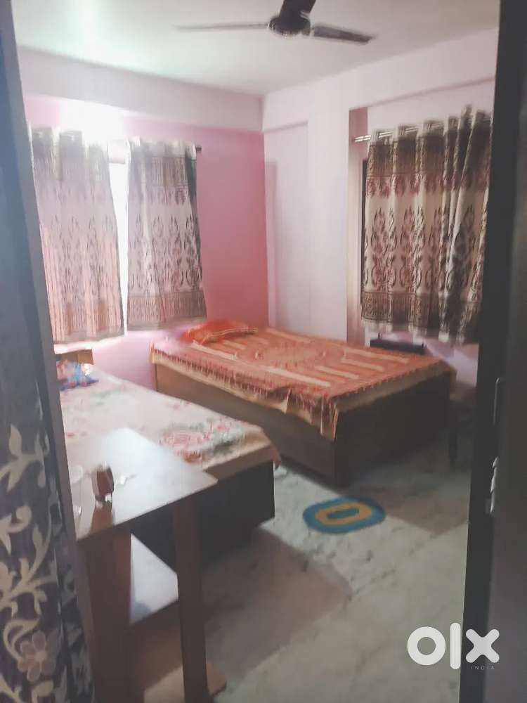 Pg available in lalpur only for girls Bed system