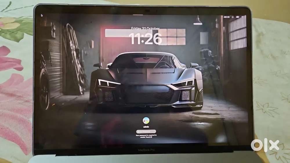 Apple Mac book Pro A1990 i9,512 gb SSD,16 gb, 15.4 ,dual graphic card