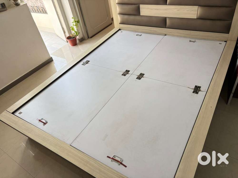 Queen size Bed with storage & Wakefit 8” dual sided mattress