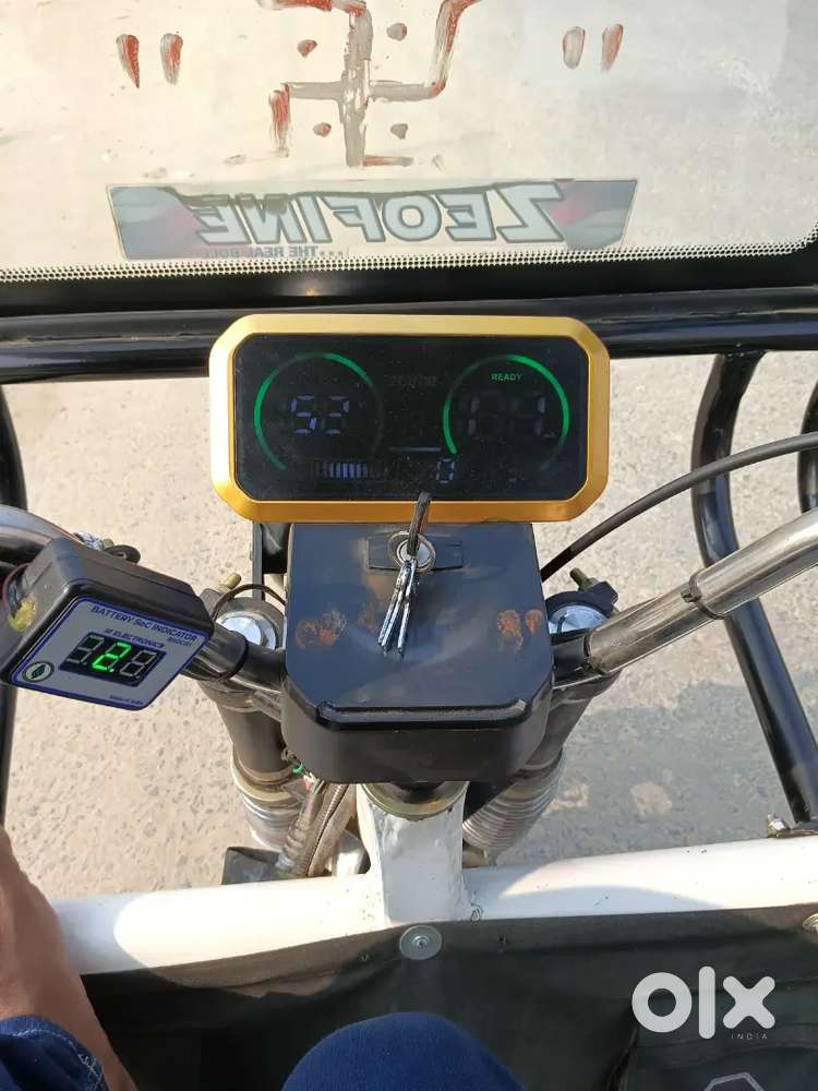 Driver chahiye jiske pass driver licence ho...