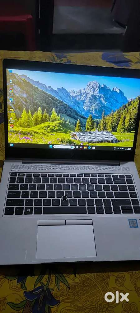 Hp laptop i5 8gen. look like new condition