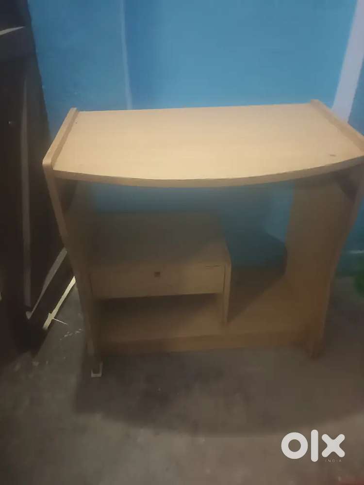 Computer table
