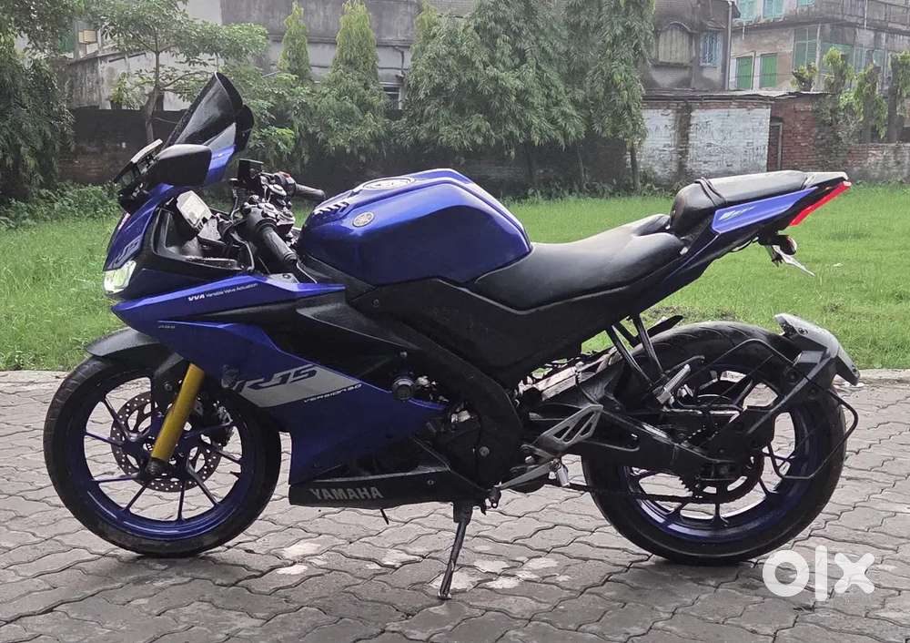 R15 v3 bs6 2020