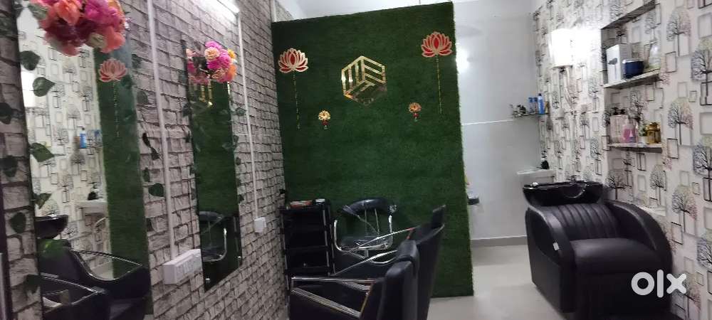 Beauty parlour sale 300,000