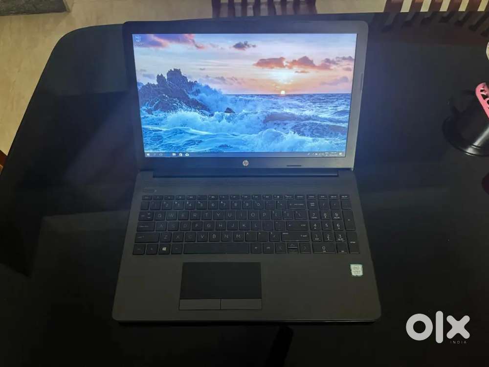 Hp Laptop 15Q Core i5 8th Gen 16gbram 1tbhdd 6gb UHD graphics 4hrs bak
