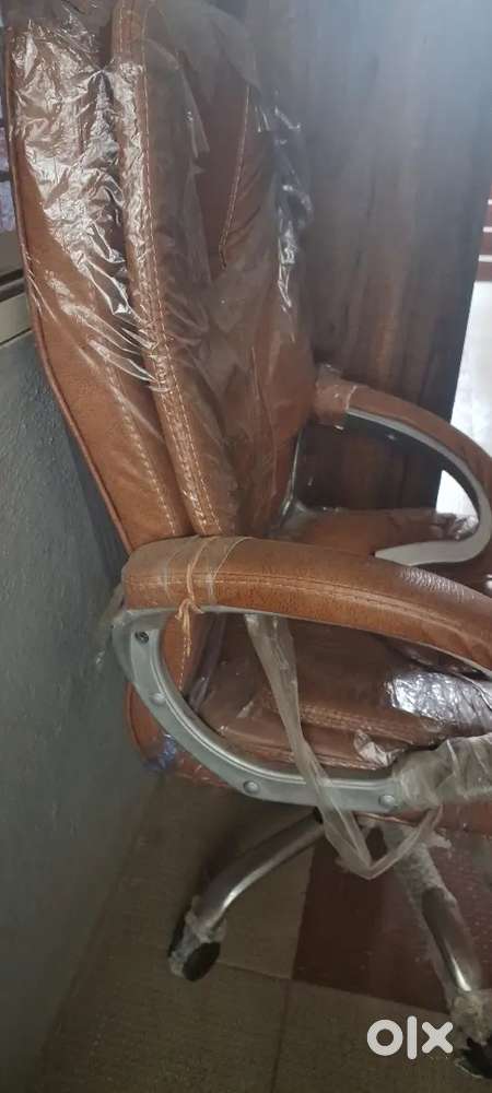 Executive office chair