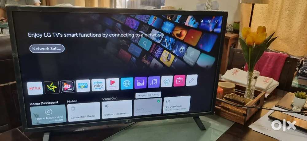 LG 80 cms (32 inches) HD Ready Smart LED TV