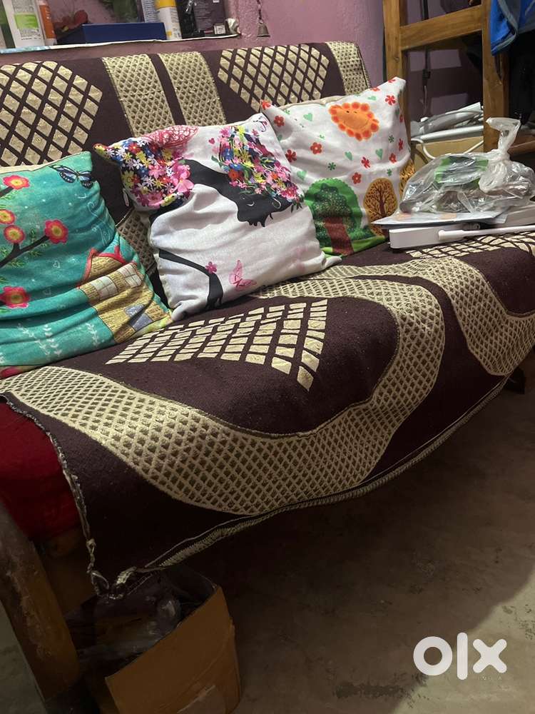 Old wooden 5 seater sofa with grear comfort and good condition