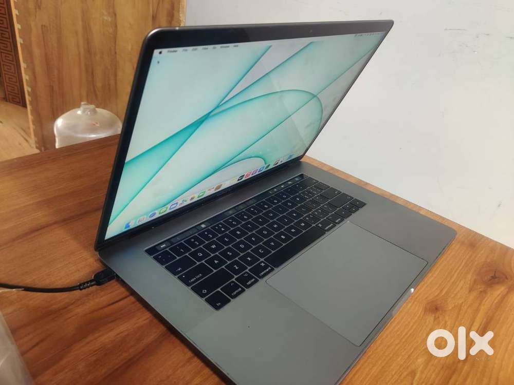 Apple MacBook Pro (15-inch 2017) Touch Bar A1707