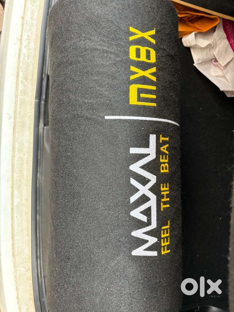 Bass tube with inbuilt amplifier