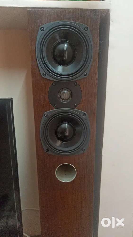 Xavian Floorstanding/tower speakers