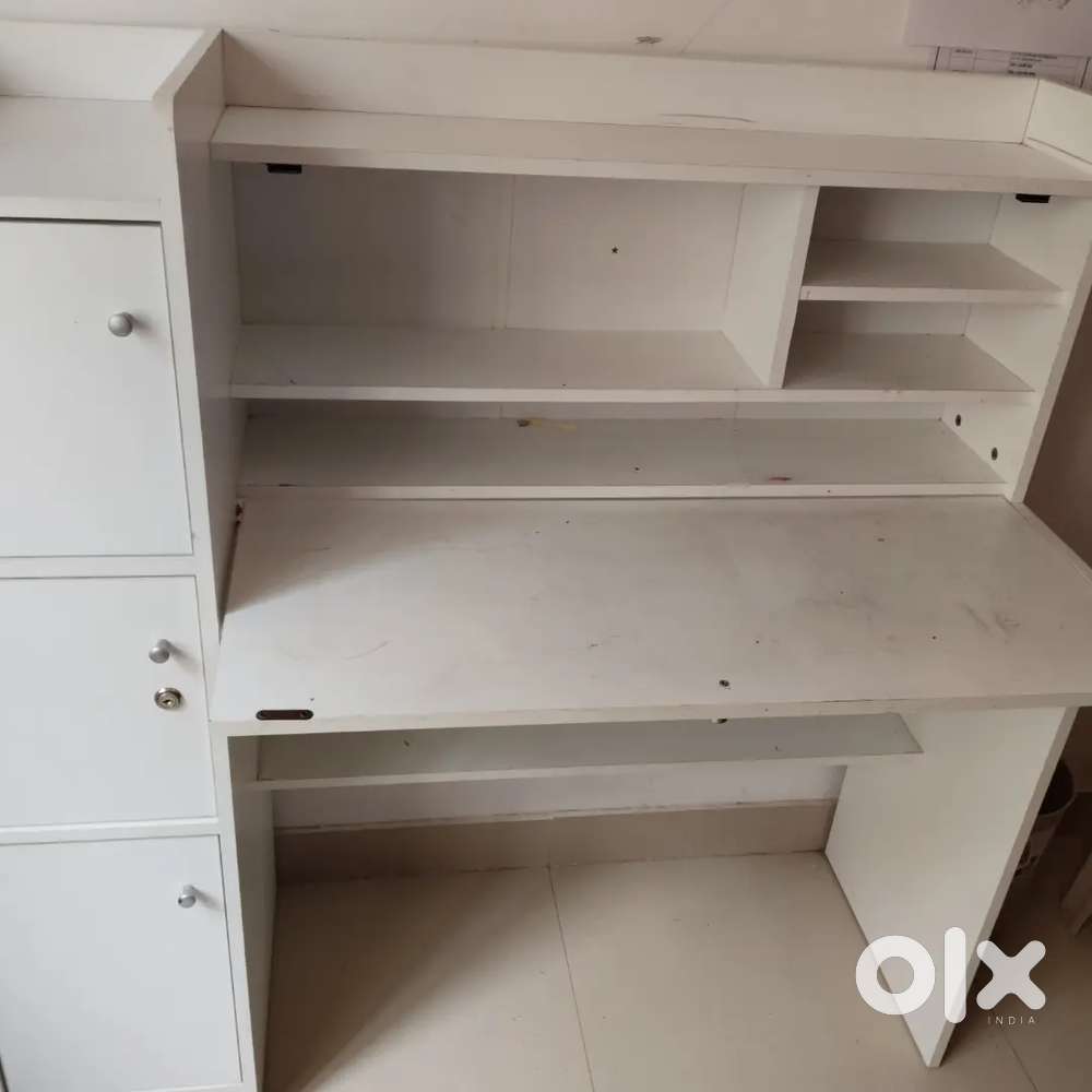 Study & Computer Table in Great
Condition - With Storage