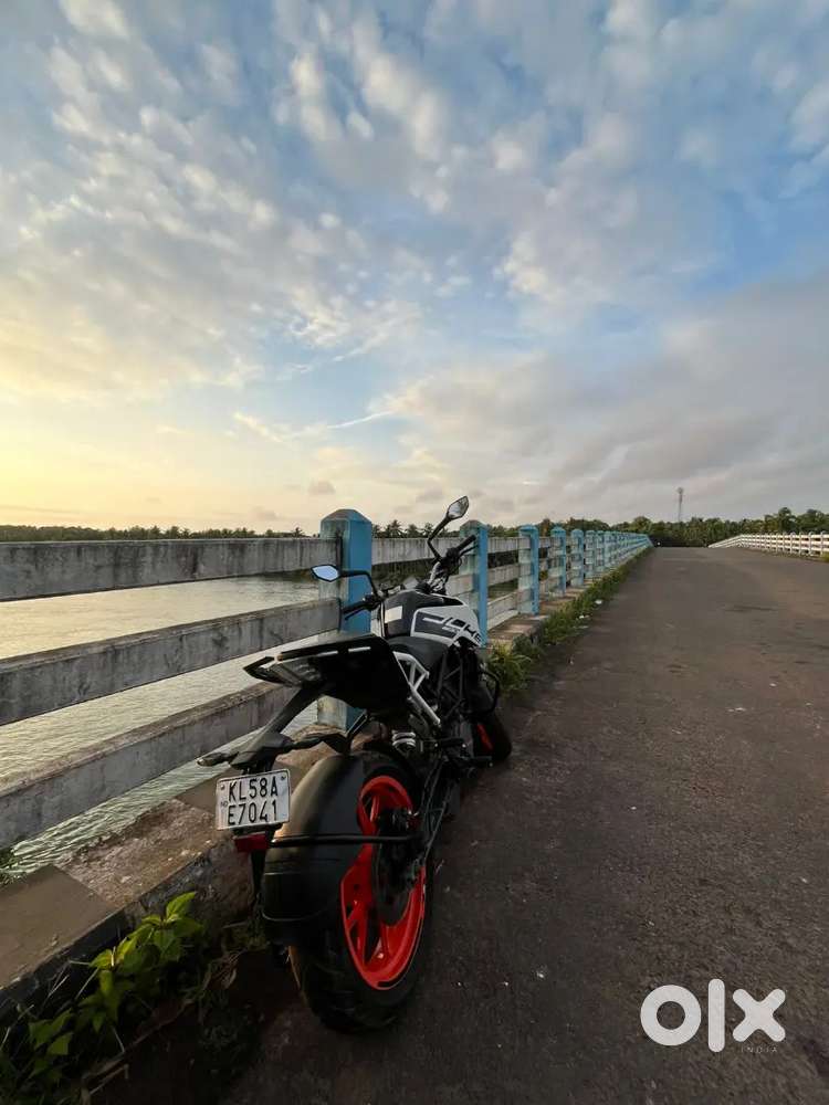 Well, maintain.\  2021 KTM DUKE 200 Excellent condition 43000km