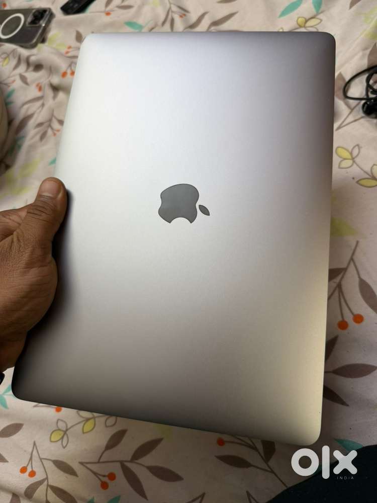 MacBook Air 2020 M1 • 256GB • 93% Battery • Excellent Condition