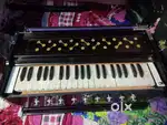 Harmonium male kharaj
