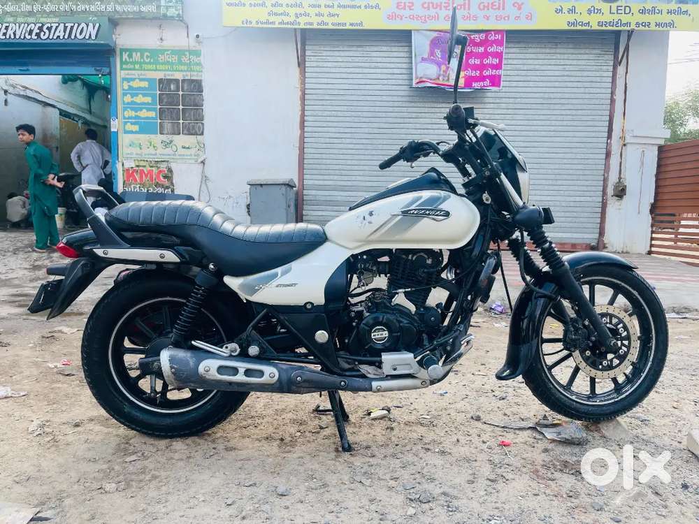 BAJAJ AVENGER 220 STREET