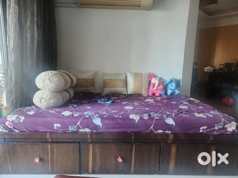Bed with box and mattress - no cushions
