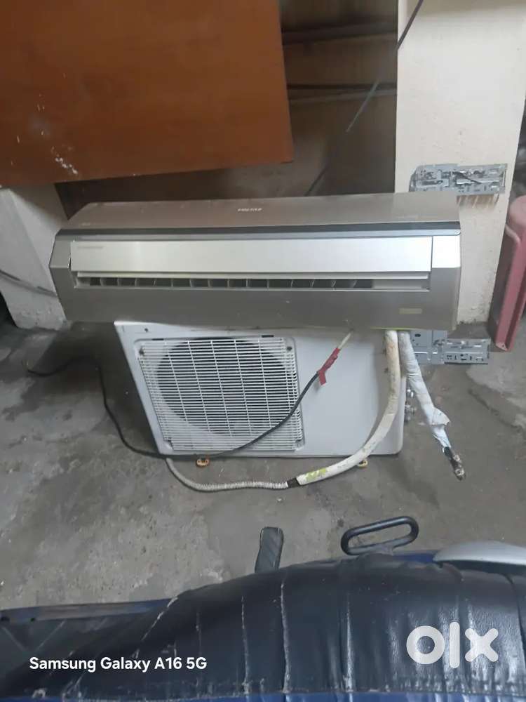 Voltas 1.5. Ton. Split. A/c very Good condition Remote+Template all